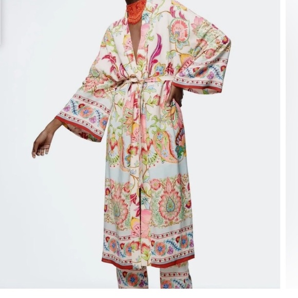 Zara Printed kimono satin dress with belt - Picture 3 of 15